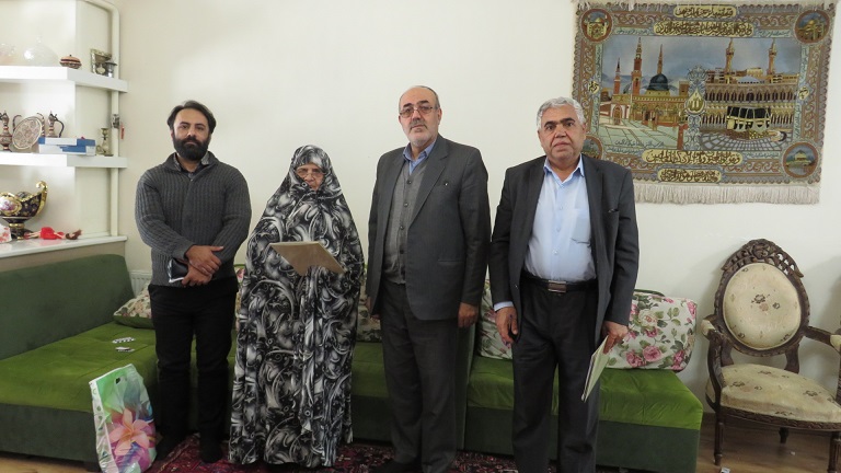 دیدار کارشناس امورخدمات اداری کانون استان و نماینده بازنشستگان از همسران بازنشستگان متوفی