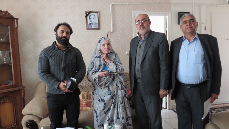 دیدار کارشناس امورخدمات اداری کانون استان و نماینده بازنشستگان از همسران بازنشستگان متوفی