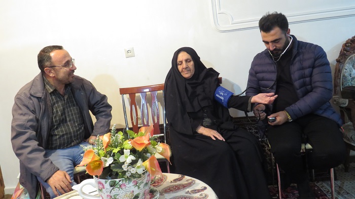 دیدار رییس کانون بازنشستگان استان از همسران بازنشستگان متوفی