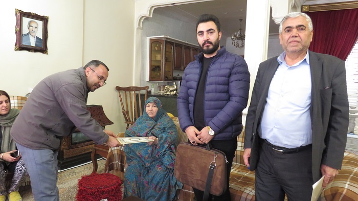 دیدار رییس کانون بازنشستگان استان از همسران بازنشستگان متوفی