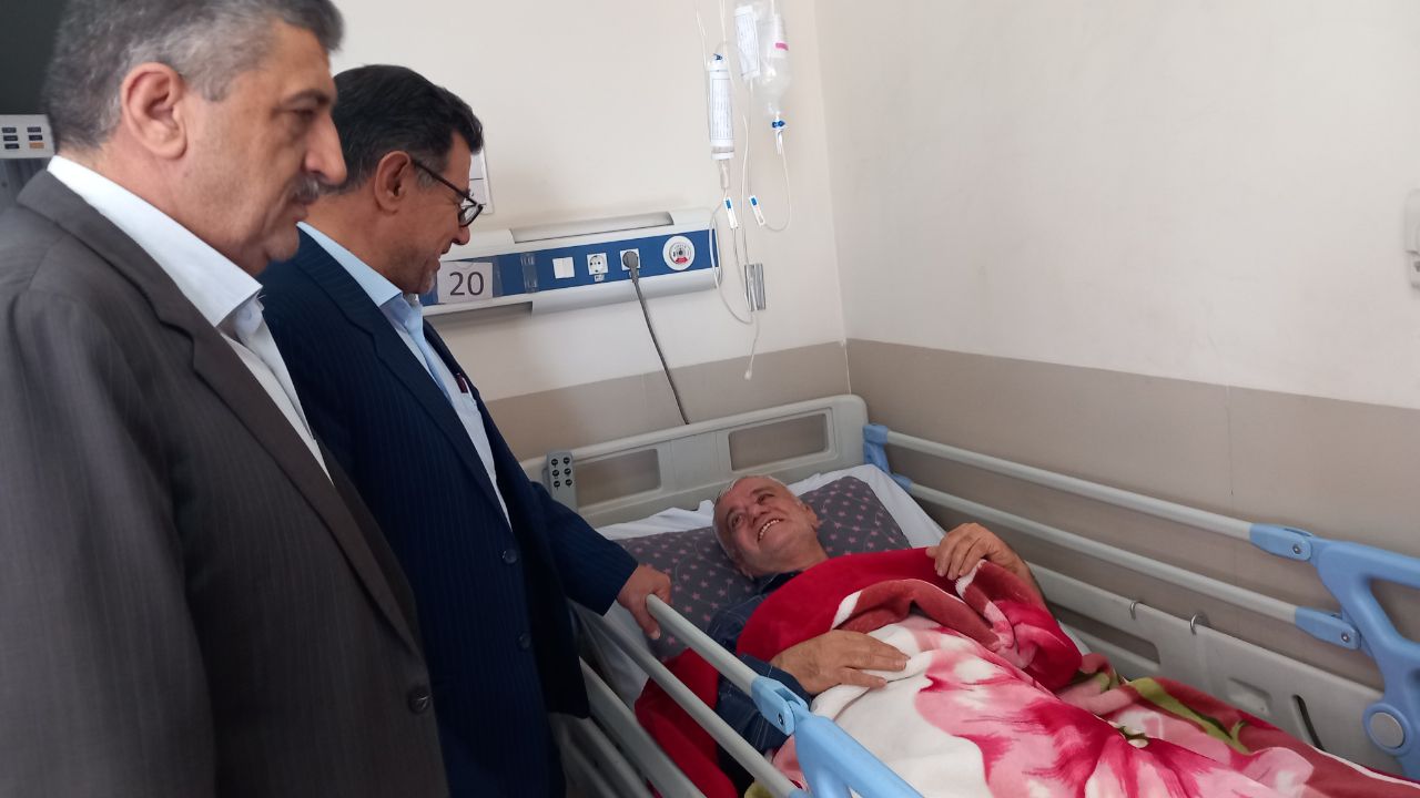 عیادت از 5 نفر از بازنشستگان در بیمارستان حضرت ابوالفضل (ع) فراجا کرمانشاه عیادت از 5 نفر از بازنشستگان در بیمارستان حضرت ابوالفضل (ع) فراجا کرمانشاه