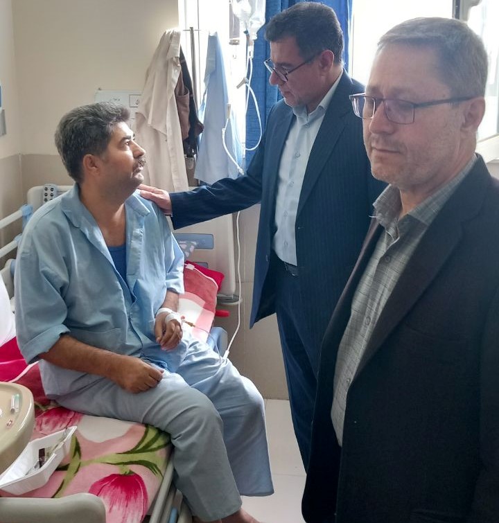 عیادت از 5 نفر از بازنشستگان در بیمارستان حضرت ابوالفضل (ع) فراجا کرمانشاه عیادت از 5 نفر از بازنشستگان در بیمارستان حضرت ابوالفضل (ع) فراجا کرمانشاه