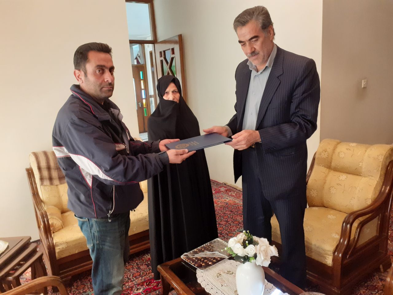 تکریم وهمدلی با خانواده‌ متوفی بازنشـســته مرحوم حجت اله سرحدی شهرستان سنقر