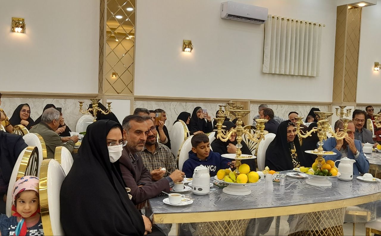 برگزاری ضیافت خانوادگی در شهرستان آران و بیدگل با حضور ۴۰ بازنشسته به همراه خانواده برگزاری ضیافت خانوادگی در شهرستان آران و بیدگل با حضور ۴۰ بازنشسته به همراه خانواده