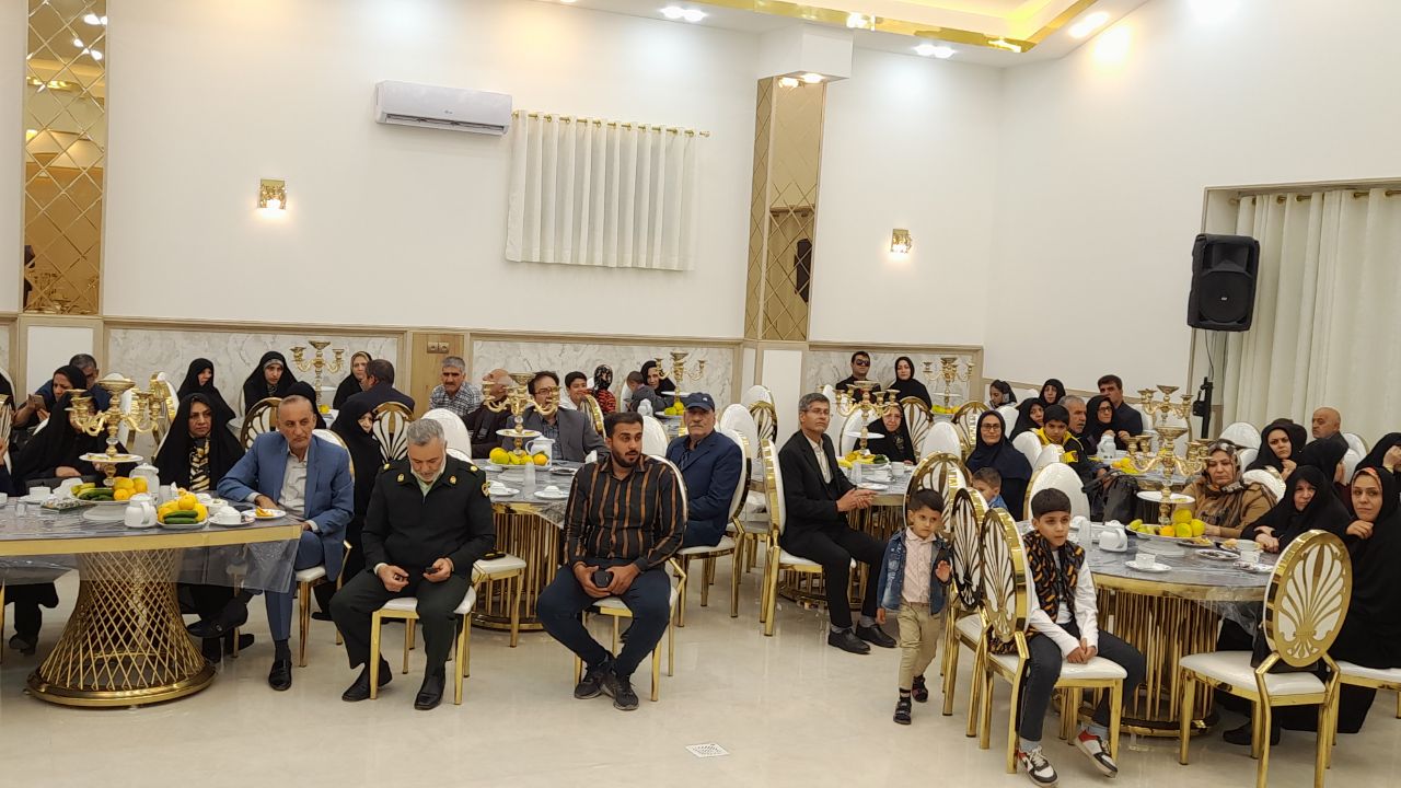 برگزاری ضیافت خانوادگی در شهرستان آران و بیدگل با حضور ۴۰ بازنشسته به همراه خانواده برگزاری ضیافت خانوادگی در شهرستان آران و بیدگل با حضور ۴۰ بازنشسته به همراه خانواده