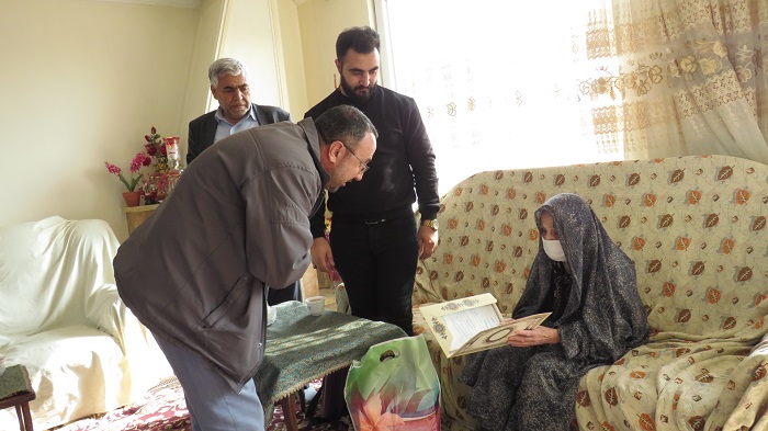 دیدار و دلجویی رییس کانون بازنشستگان استان از همسران بازنشستگان متوفی