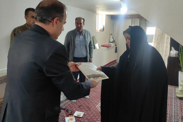دیدار با مستمری بگیر رقیه قنبری در شهرستان قروه