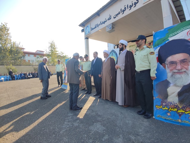 تجلیل از پیشکسوتان در مراسم صبحگاه مشترک