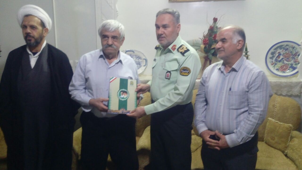 حضور در منزل بازنشسته آقا جلال اعتمادی نسب حضور در منزل بازنشسته آقا جلال اعتمادی نسب