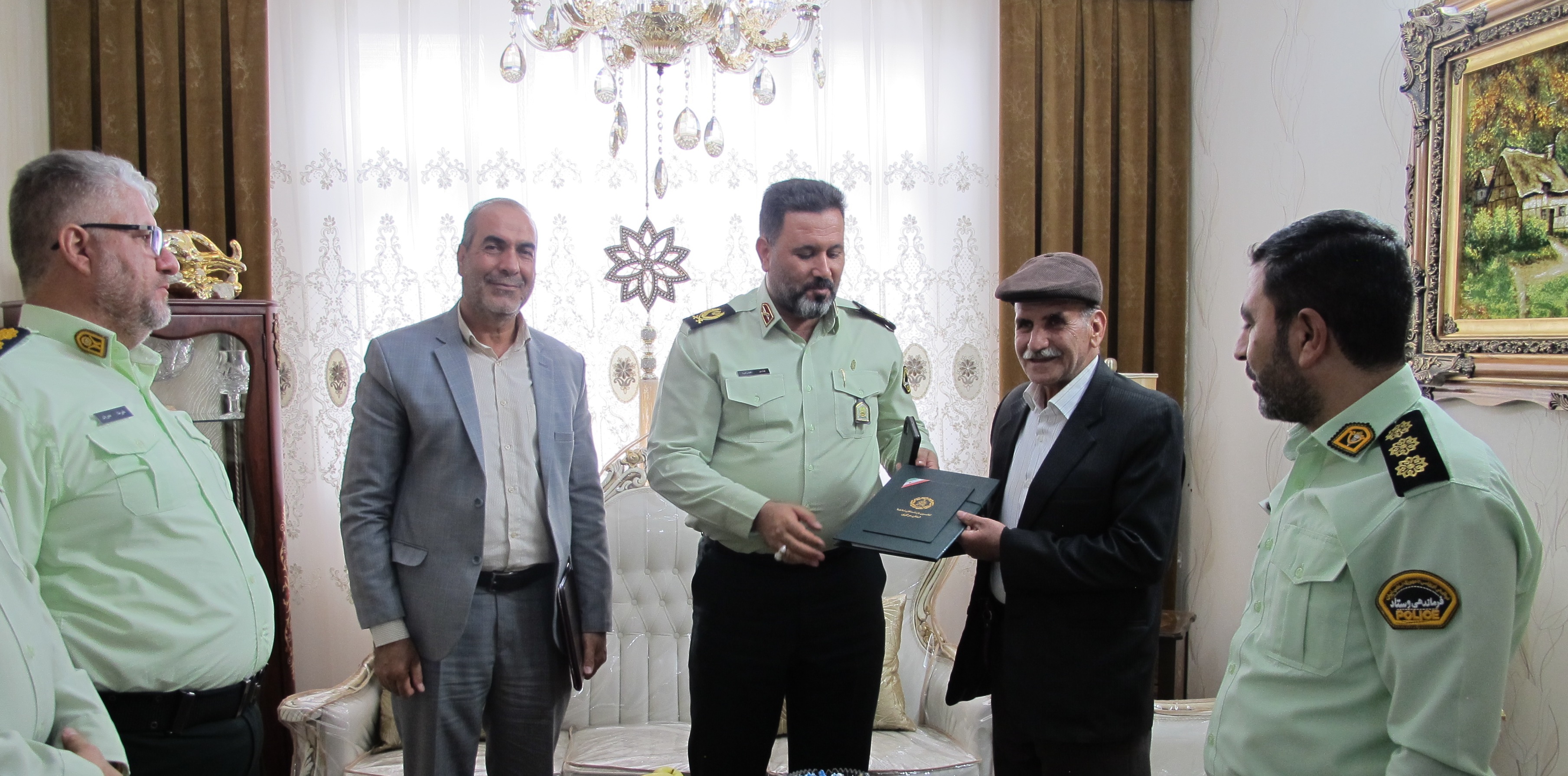 دیدار و سرکشی از 6 بازنشسته در شهرستان اراک به همراه فرماندهی انتظامی استان دیدار و سرکشی از 6 بازنشسته در شهرستان اراک به همراه فرماندهی انتظامی استان