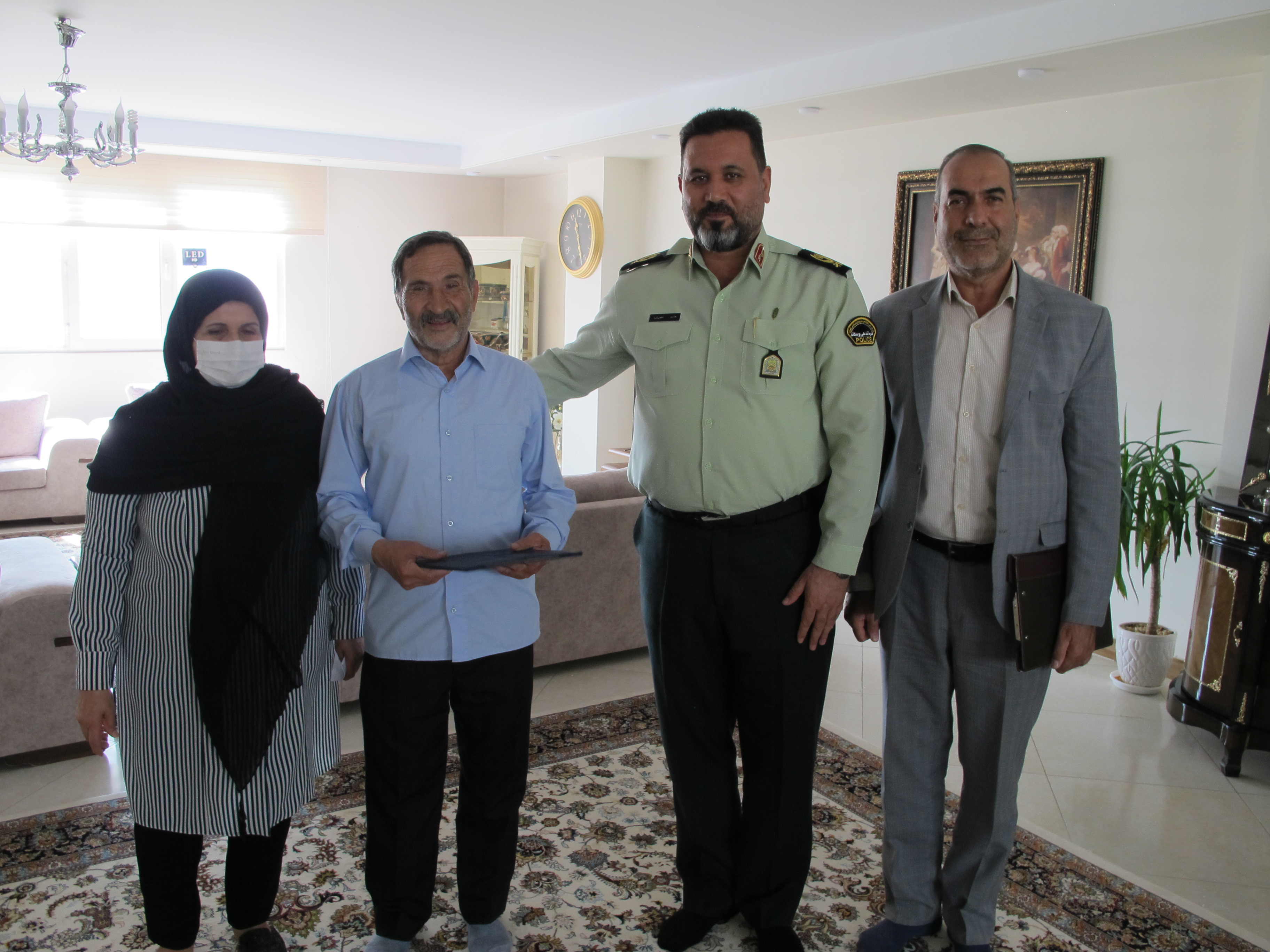 دیدار و سرکشی از 6 بازنشسته در شهرستان اراک به همراه فرماندهی انتظامی استان دیدار و سرکشی از 6 بازنشسته در شهرستان اراک به همراه فرماندهی انتظامی استان