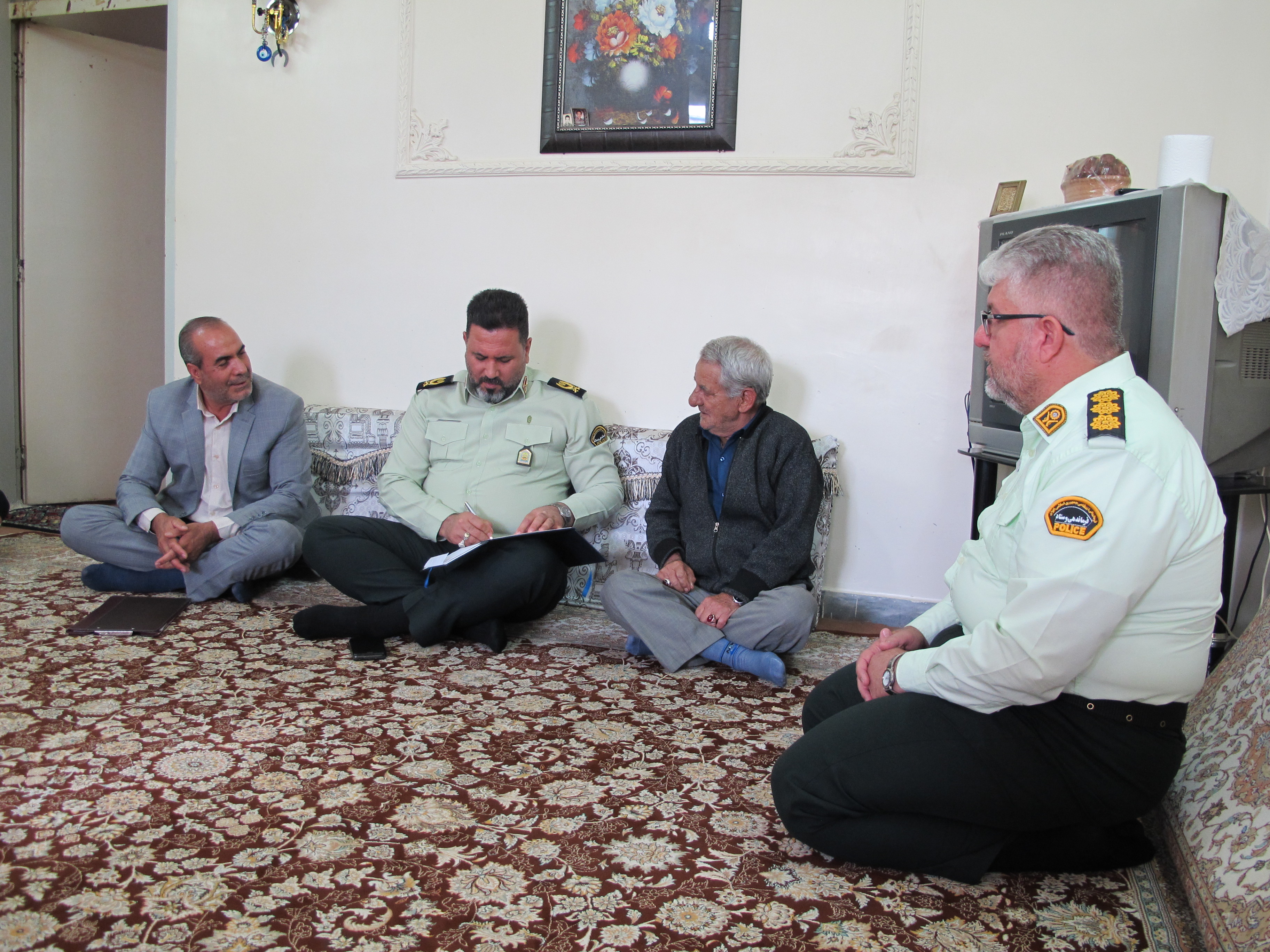 دیدار و سرکشی از 6 بازنشسته در شهرستان اراک به همراه فرماندهی انتظامی استان دیدار و سرکشی از 6 بازنشسته در شهرستان اراک به همراه فرماندهی انتظامی استان