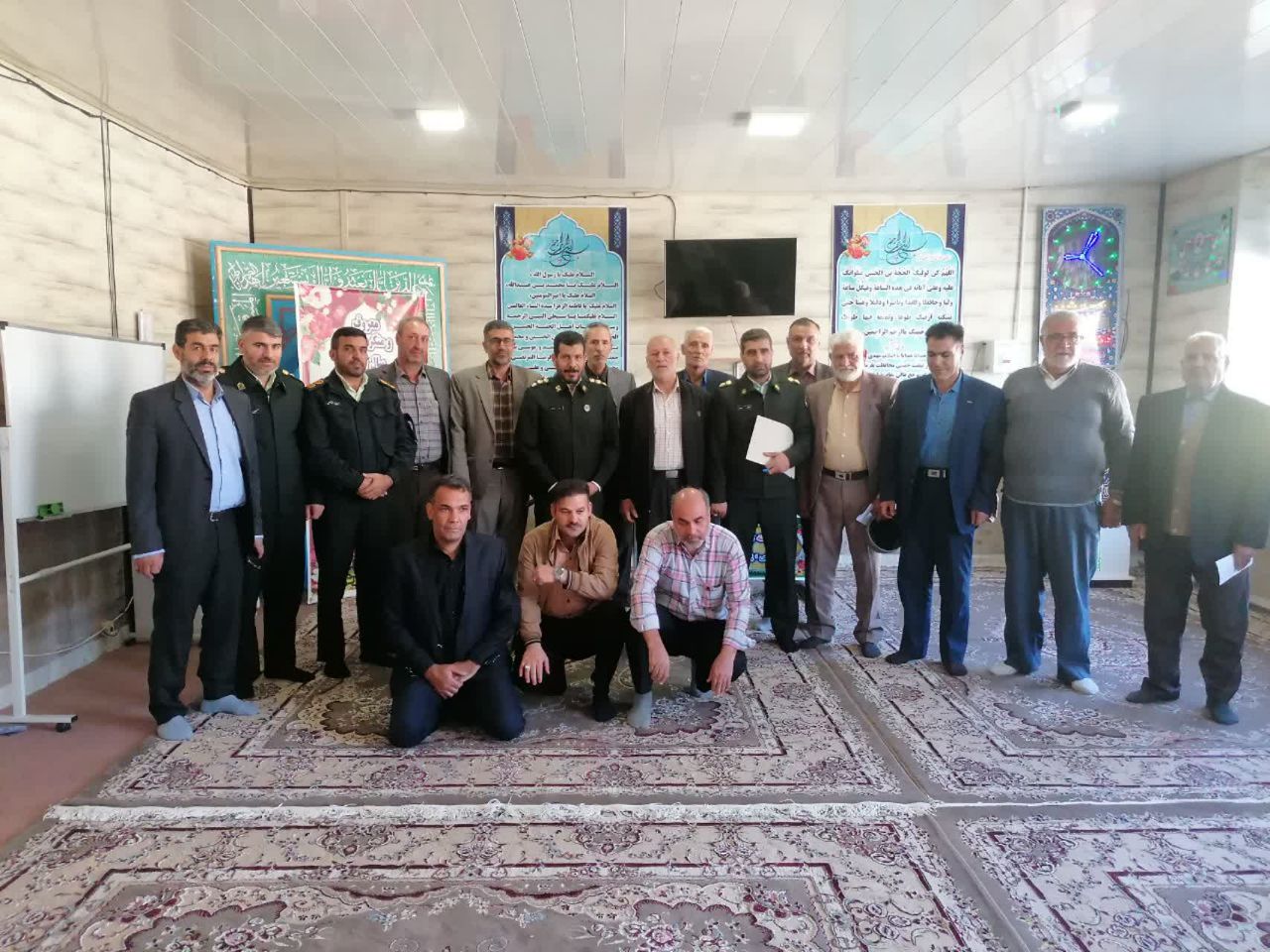 برگزاری نشست صمیمی فرمانده انتظامی شهرستان فریدن با پیشکسوتان برگزاری نشست صمیمی فرمانده انتظامی شهرستان فریدن با پیشکسوتان