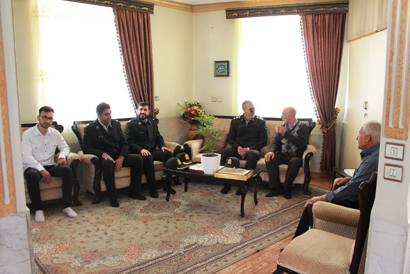 دیدار فرمانده انتظامی شهرستان نظرآباد با تعدادی از بازنشستگان و مستمری بگیران