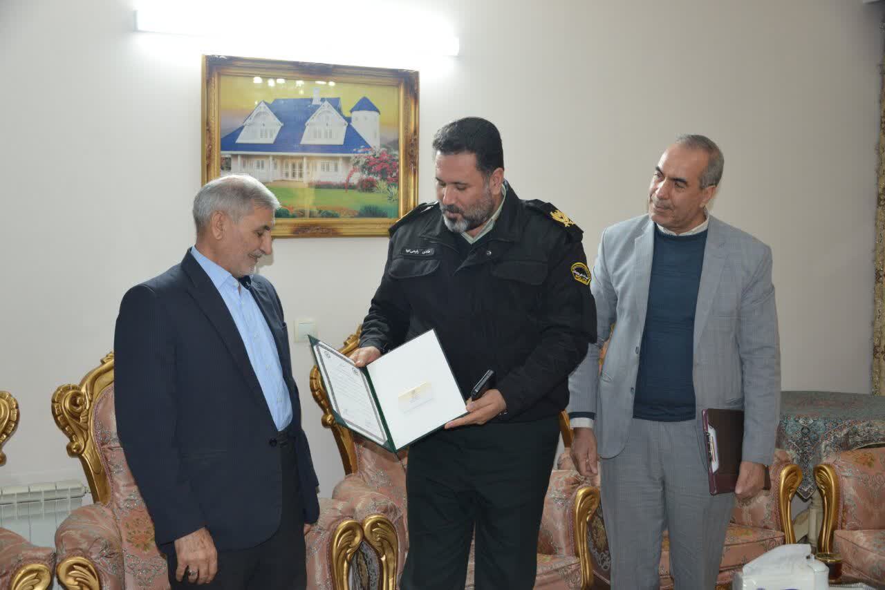 دیدار فرمانده انتظامی استان مرکزی از ۲ پیشکسوت در شهرستان اراک