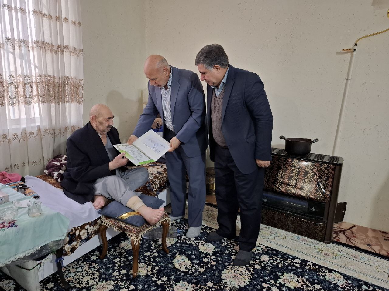 دیدار با 8 تن از بازنشستگان و مستمری بگیران استان اردبیل