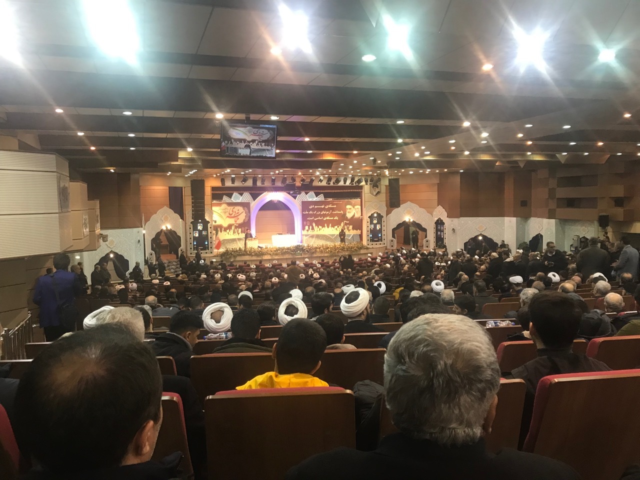 برگزاری همایش سال روز 9 دی در سالن اجتماعات مصلی تبریز