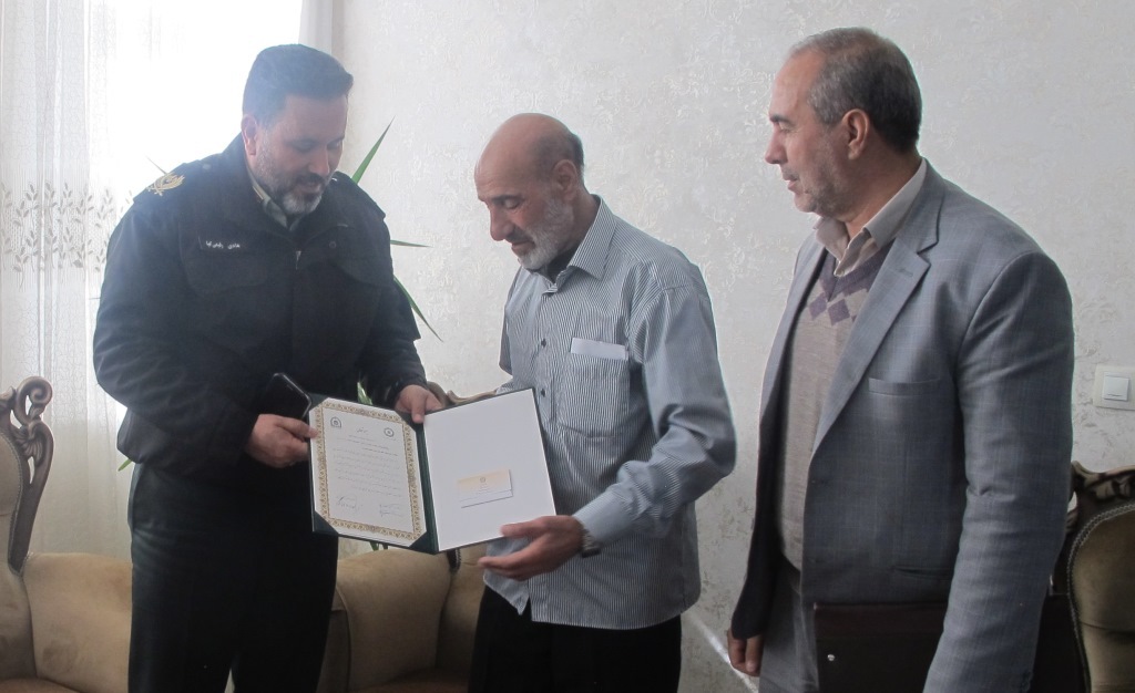 دیدار فرمانده انتظامی استان مرکزی از 3 پیشکسوت در شهرستان اراک