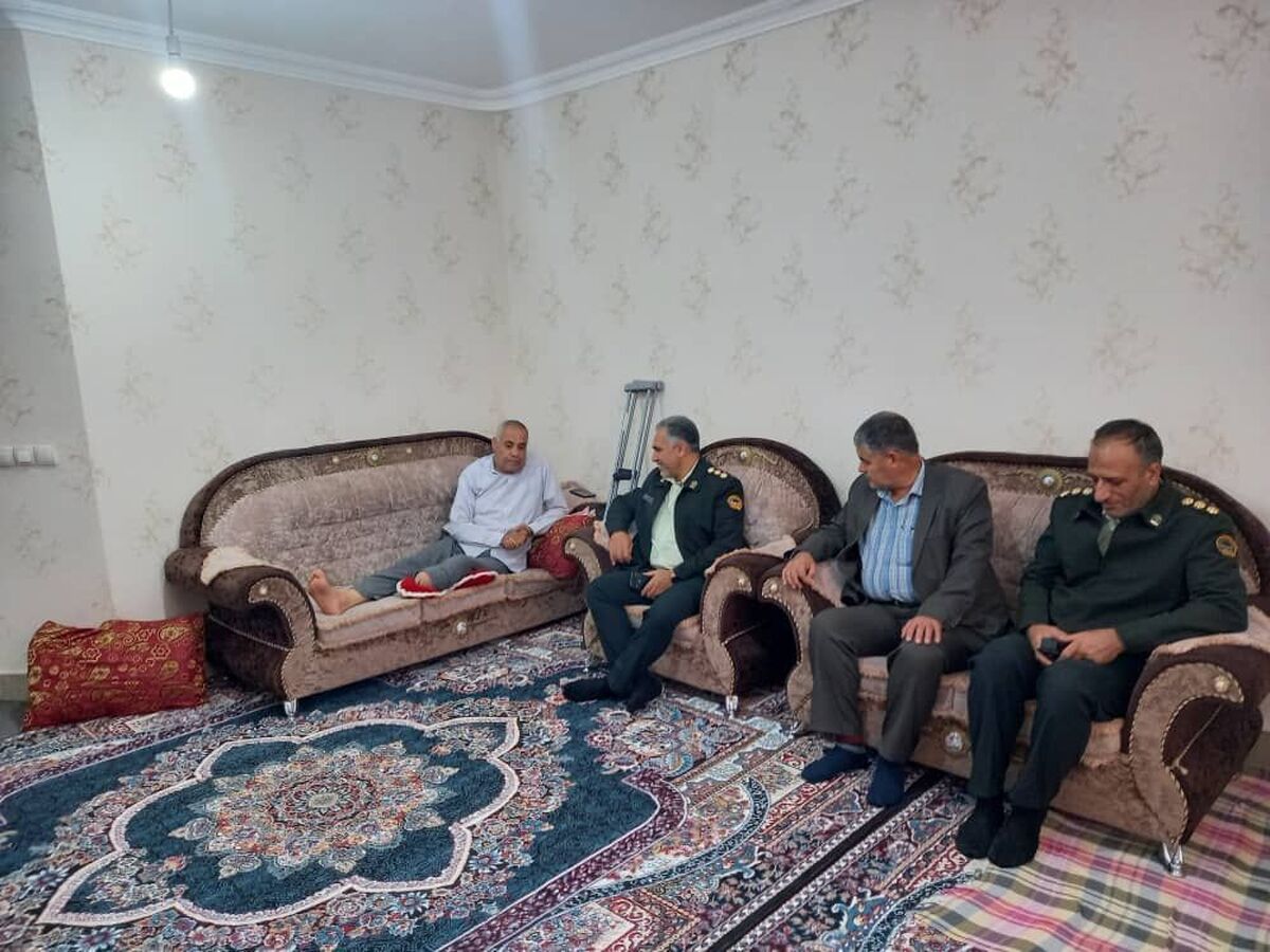 دیدار فرمانده انتظامی شهرستان داراب با پیشکسوت انتظامی