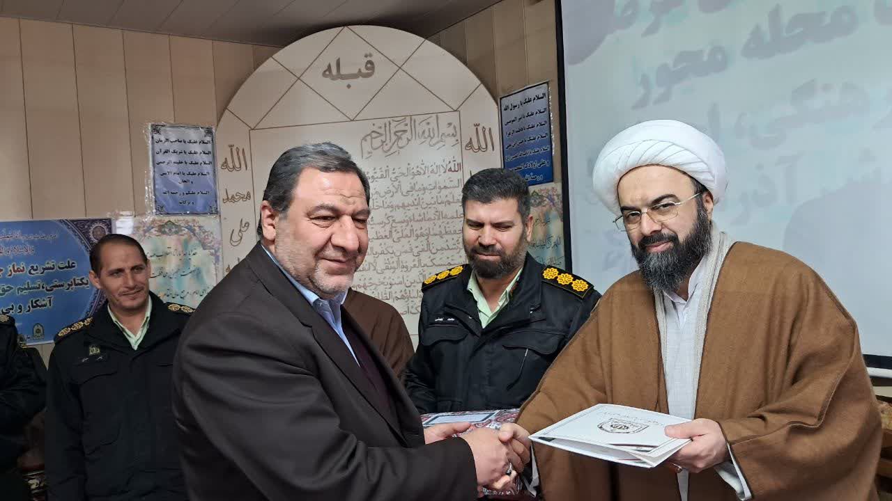 تجلیل از بازنشستگان و پیشکسوتان انتظامی در ستاد فرماندهی انتظامی شهرستان آذرشهر 