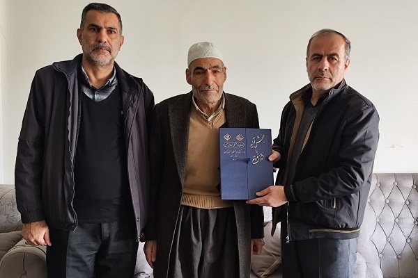 دیدار با 4 پیشکسوت بازنشسته شهرستان سنندج دیدار با 4 پیشکسوت بازنشسته شهرستان سنندج