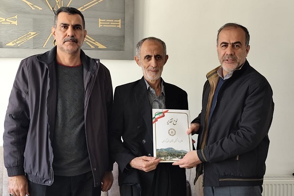 دیدار با 6 پیشکسوت بازنشسته و مستمریبگیر شهرستان سنندج دیدار با 6 پیشکسوت بازنشسته و مستمریبگیر شهرستان سنندج