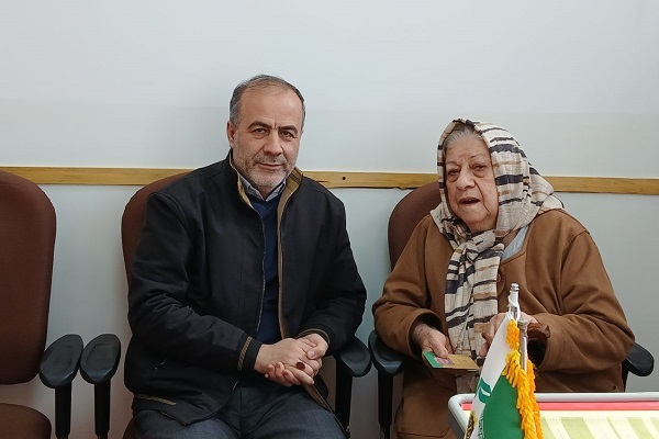 دیدار با 6 پیشکسوت بازنشسته و مستمریبگیر شهرستان سنندج دیدار با 6 پیشکسوت بازنشسته و مستمریبگیر شهرستان سنندج