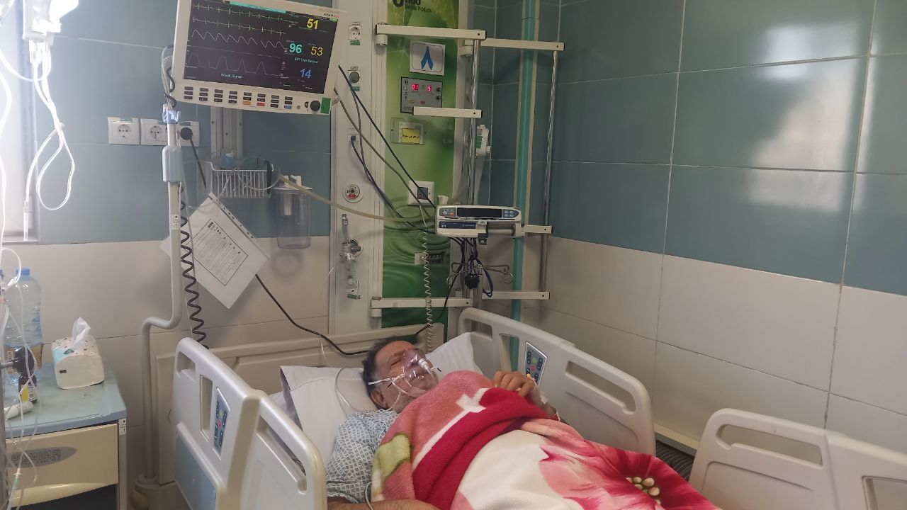 عیادت از 5 نفر از بازنشستگان در بیمارستان حضرت ابوالفضل (ع) فراجا کرمانشاه