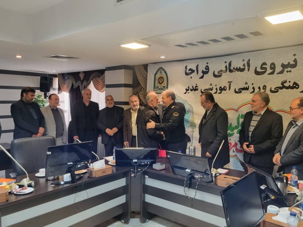 نشست صمیمی تعدادی از بازنشستگان با سردار بزرا دستیار فرماندهی کل فراجا در امور بازنشستگان