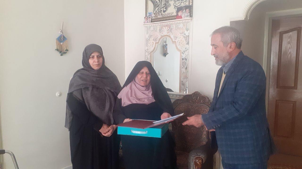 تکریم و همدلی با خانواده ۱۵ نفر از درگذشتگان شهرستان اصفهان