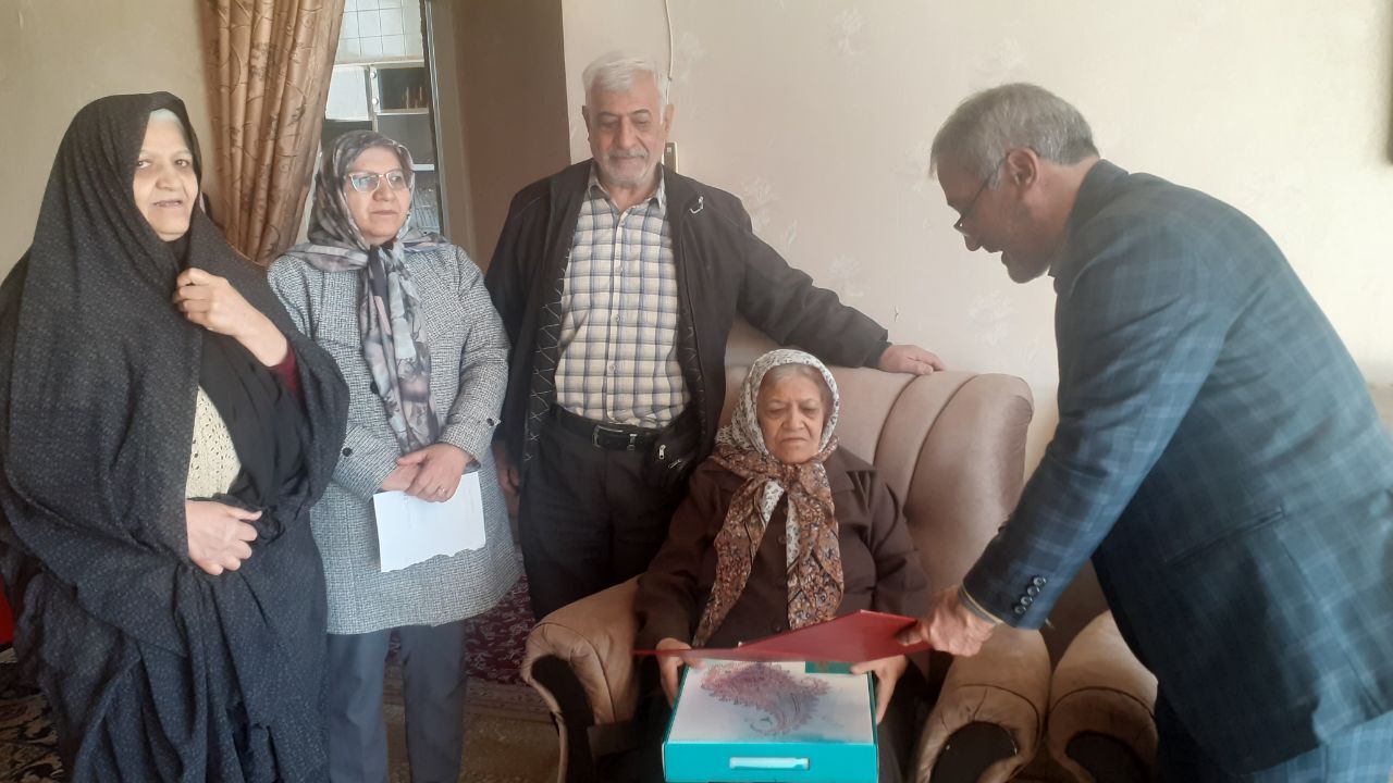 تکریم و همدلی با خانواده ۱۵ نفر از درگذشتگان شهرستان اصفهان