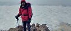 صعود سرهنگ دوم بازنشسته عبدالرحمن شجاع قره باغ به قله 5671 متری دماوند