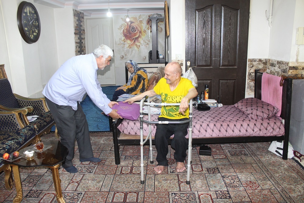 دیدار با بازنشسته بیمار در منزل در شهرستان پاکدشت دیدار با بازنشسته بیمار در منزل در شهرستان پاکدشت