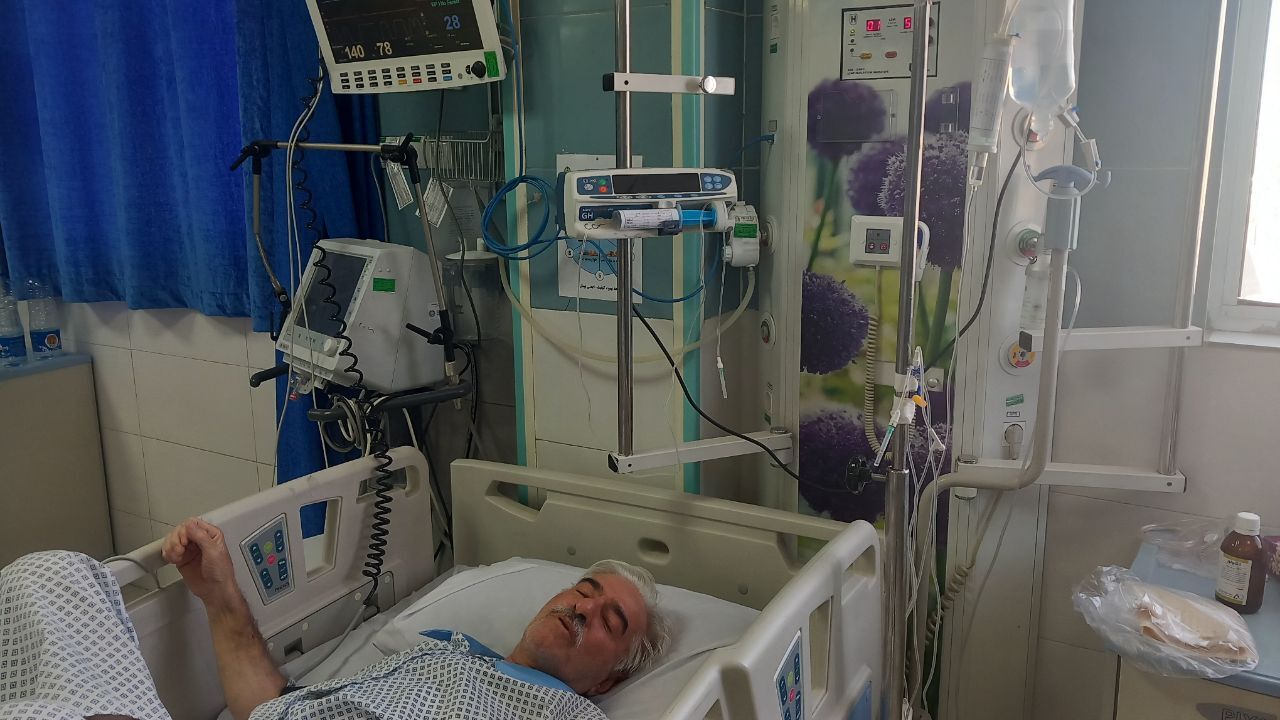 عیادت از 3 نفر از بازنشستگان در بیمارستان حضرت ابوالفضل (ع) فراجا کرمانشاه عیادت از 3 نفر از بازنشستگان در بیمارستان حضرت ابوالفضل (ع) فراجا کرمانشاه