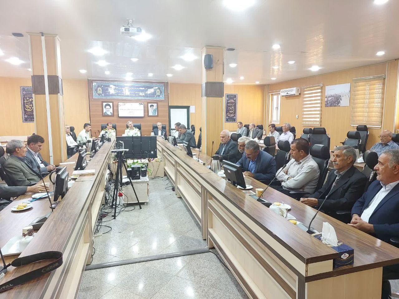 تجلیل از پیشکسوتان انتظامی استان ایلام تجلیل از پیشکسوتان انتظامی استان ایلام