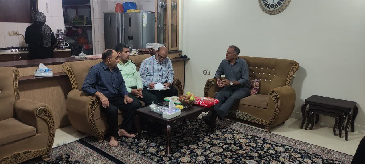 دیدار رئیس کانون بازنشستگان غرب استان تهران از پیشکسوت صفر میرزائی