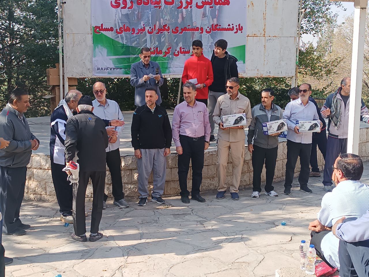 برگزاري همایش پیاده روي خانوادگی نیروهای مسلح استان کرمانشاه