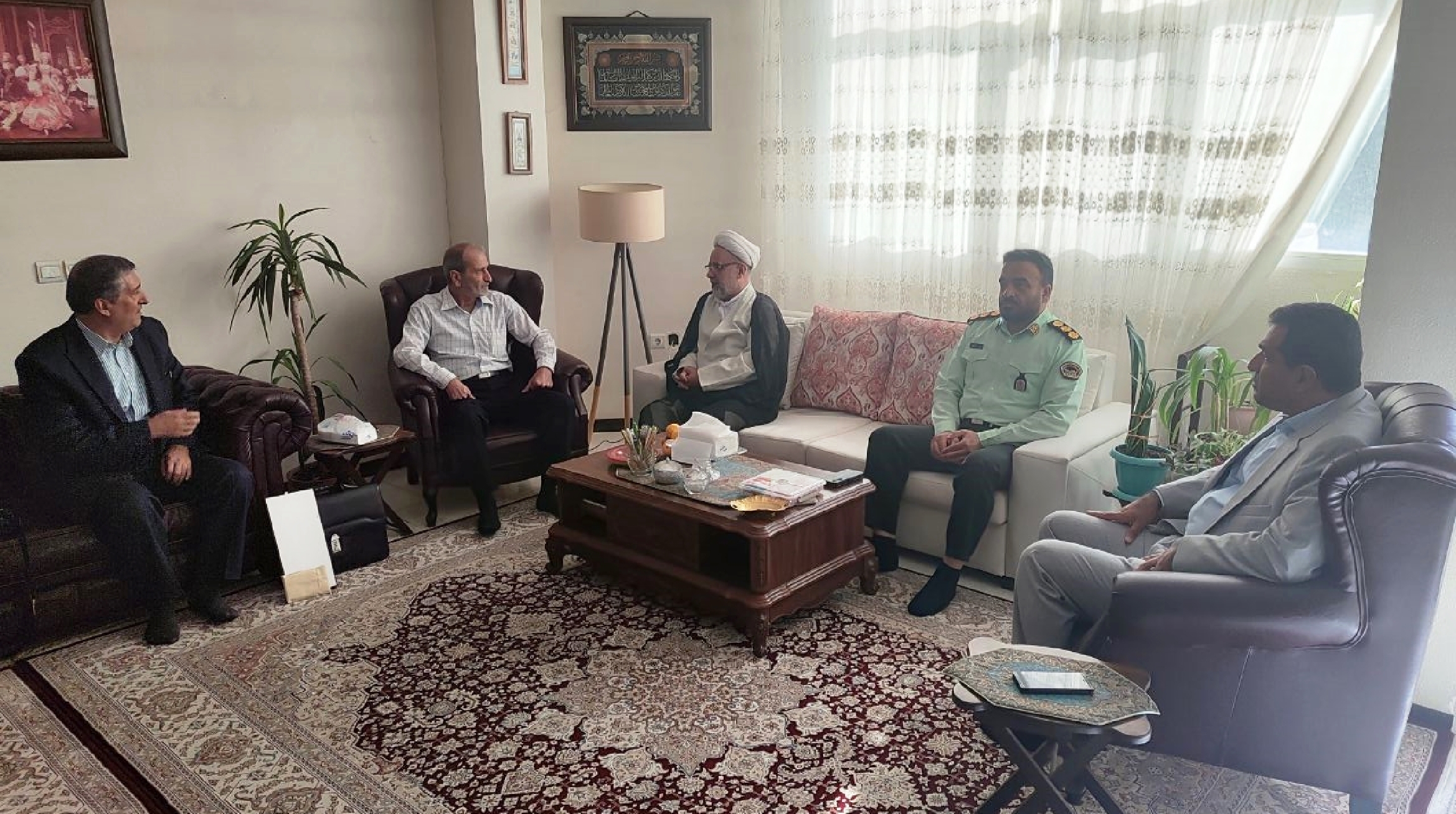 دیدار فرمانده انتظامی شهرستان شاهین شهر و میمه با پیشکسوت محمد ایهاوندی