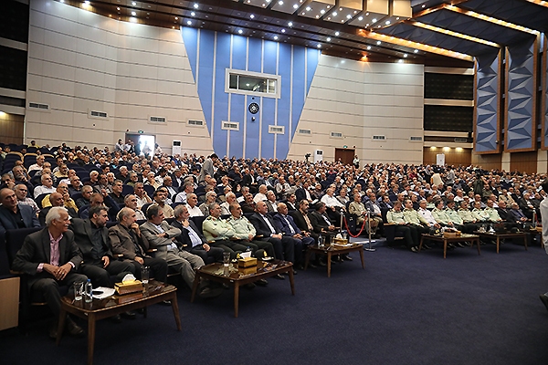 خاطرات رزمندگان دوران دفاع مقدس تا قيامت سينه به سينه و به يادگار سپرده مي شود