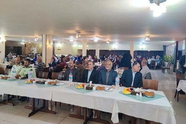 برگزاری ضیافت خانوادگی شهرستانهای سنندج با حضور 28 بازنشسته و خانواده آنها برگزاری ضیافت خانوادگی شهرستانهای سنندج با حضور 28 بازنشسته و خانواده آنها