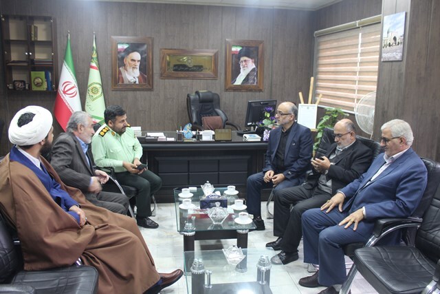 دیدار رئیس کانون استان و فرمانده انتظامی لاهیجان با بازنشستگان شهرستان دیدار رئیس کانون استان و فرمانده انتظامی لاهیجان با بازنشستگان شهرستان