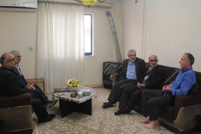 دیدار رئیس کانون استان و فرمانده انتظامی لاهیجان با بازنشستگان شهرستان دیدار رئیس کانون استان و فرمانده انتظامی لاهیجان با بازنشستگان شهرستان