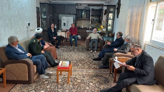 دیدار رئیس کانون استان و فرمانده انتظامی لاهیجان با بازنشستگان شهرستان دیدار رئیس کانون استان و فرمانده انتظامی لاهیجان با بازنشستگان شهرستان