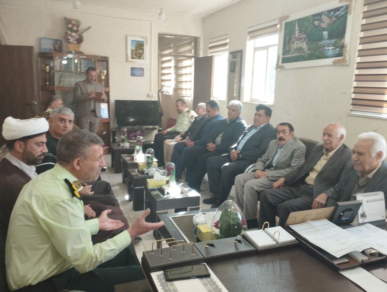 برگزاري نشست صمیمی فرماندهی انتظامی شهرستان صحنه استان کرمانشاه با بازنشستگان ومستمری بگیران.