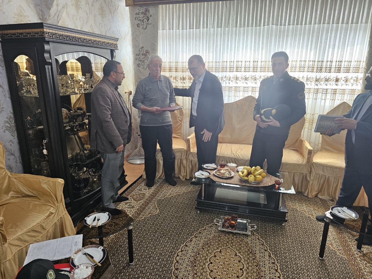 دیدار مشاور فرمانده کل و رئیس دفتر ویژه فراجا با اعضاء وابسته در تبریز