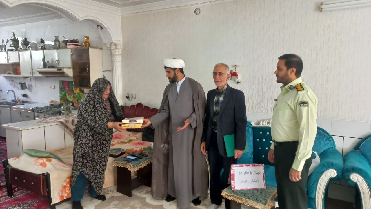 دیدار رئیس عقیدتی و سیاسی شهرستان فلاورجان با ۴ نفر از اعضاء وابسته شهرستان دیدار رئیس عقیدتی و سیاسی شهرستان فلاورجان با ۴ نفر از اعضاء وابسته شهرستان