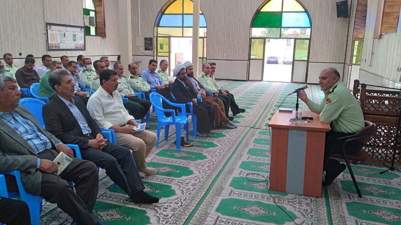 دیدار فرمانده انتظامی شهرستان فسا با جمعی از پیشکسوتان دیدار فرمانده انتظامی شهرستان فسا با جمعی از پیشکسوتان