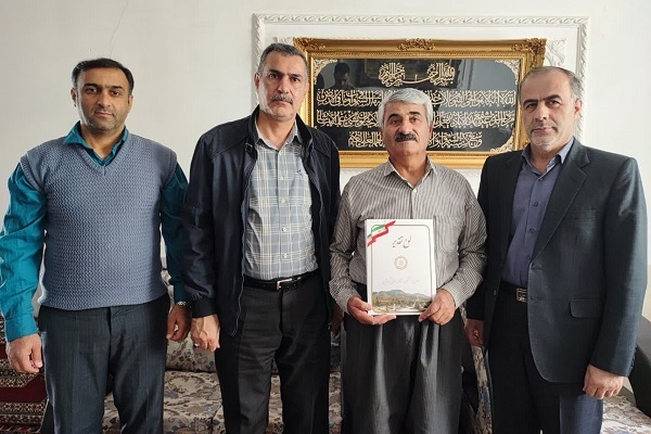 دیدار با 3 پیشکسوت بازنشسته شهرستان سنندج دیدار با 3 پیشکسوت بازنشسته شهرستان سنندج