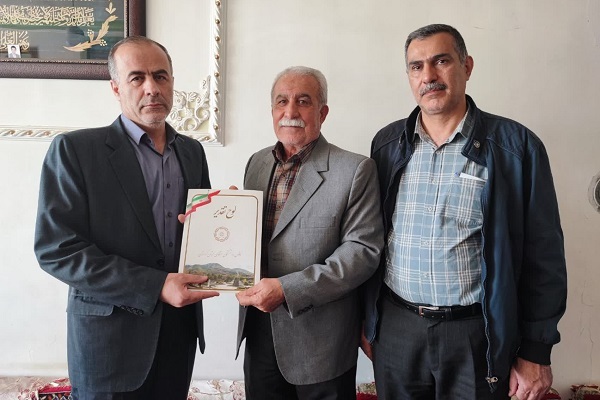 دیدار با 3 پیشکسوت بازنشسته شهرستان سنندج دیدار با 3 پیشکسوت بازنشسته شهرستان سنندج