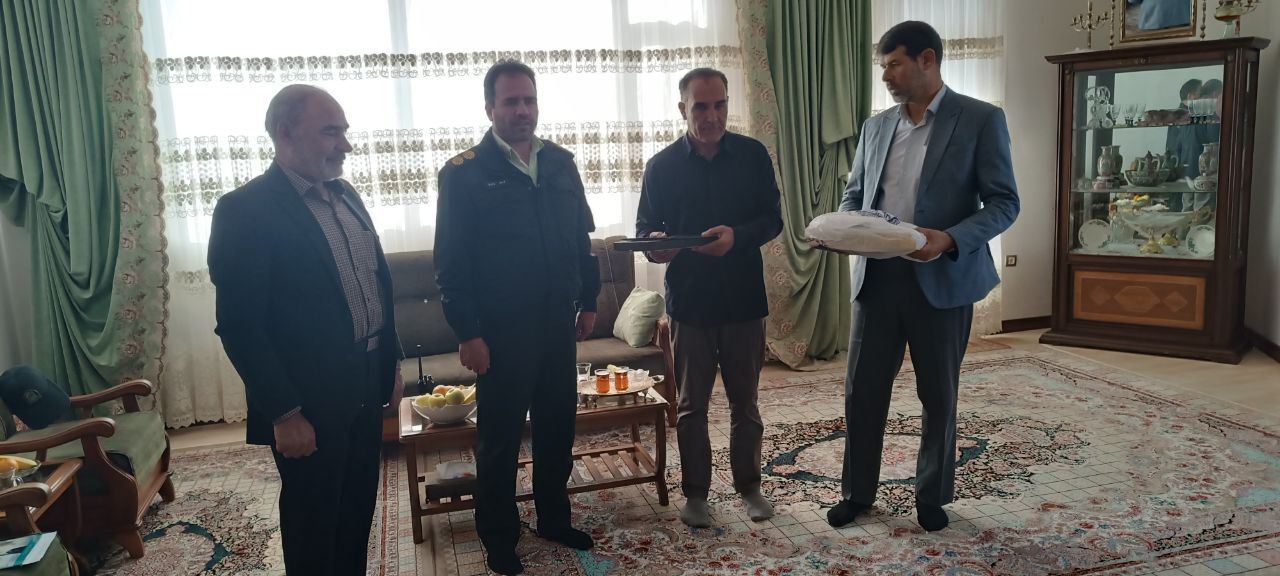 دیدار جانشین فرمانده انتظامی شهرستان گلپایگان با ۴ نفر از پیشکسوتان